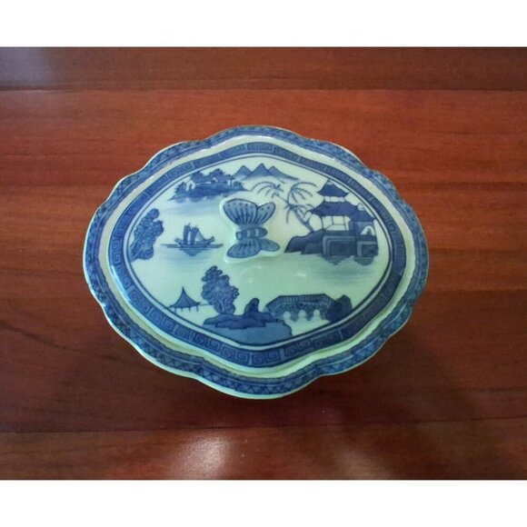 Blue and White Lidded Dish Butterfly Handle Canton Chincoserie 8 x 6.5 In - Picture 1 of 9